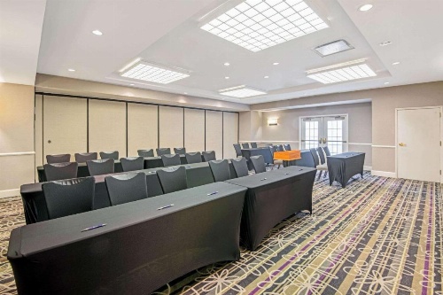 La Quinta Inn & Suites by Wyndham San Antonio Airport image 10