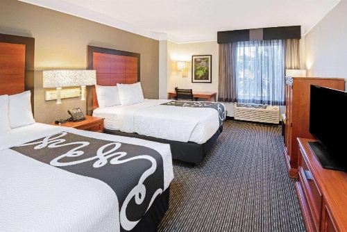 La Quinta Inn & Suites by Wyndham San Antonio Airport image 19