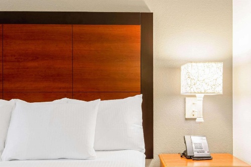 La Quinta Inn & Suites by Wyndham San Antonio Airport image 22