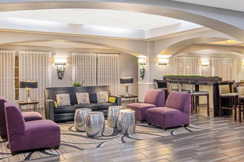 La Quinta Inn & Suites by Wyndham San Antonio Airport Image 28