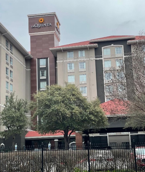 La Quinta Inn & Suites by Wyndham San Antonio Airport image 30